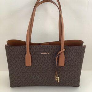 Authentic Michael Kors Medium Jet Set travel Handbag Purse New